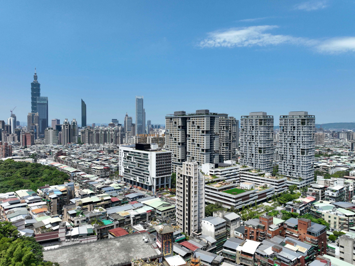 接案砍半，近8成企業跟著減人…房市寒氣「隱性減工」浮現，學者：再下去房地產業會發生問題